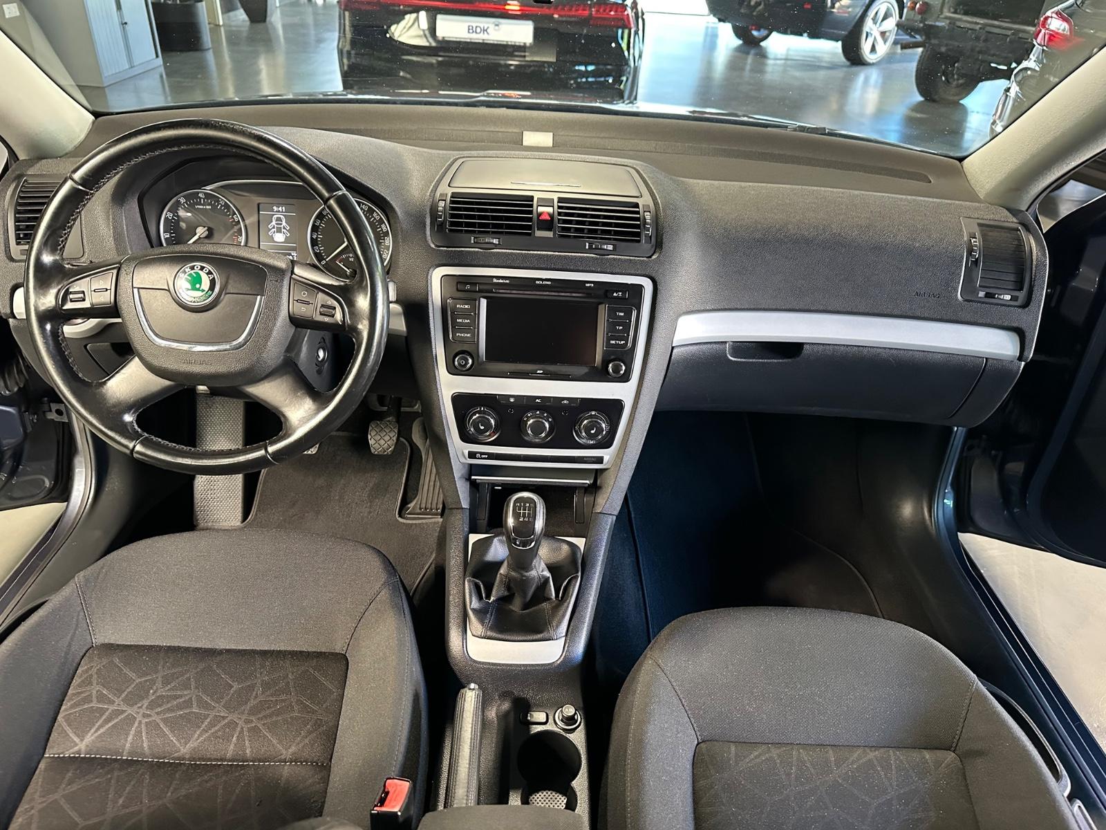 Skoda Octavia 2011 — photo 18
