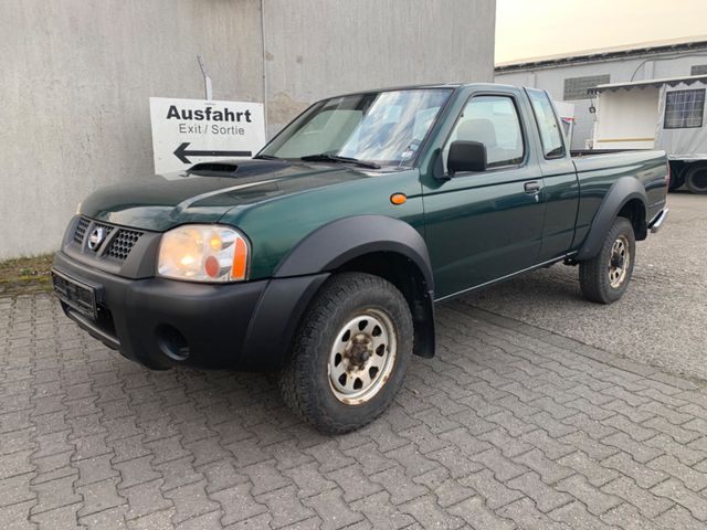 Nissan Navara NP300 4x4 Allrad Schaltgetriebe Klima