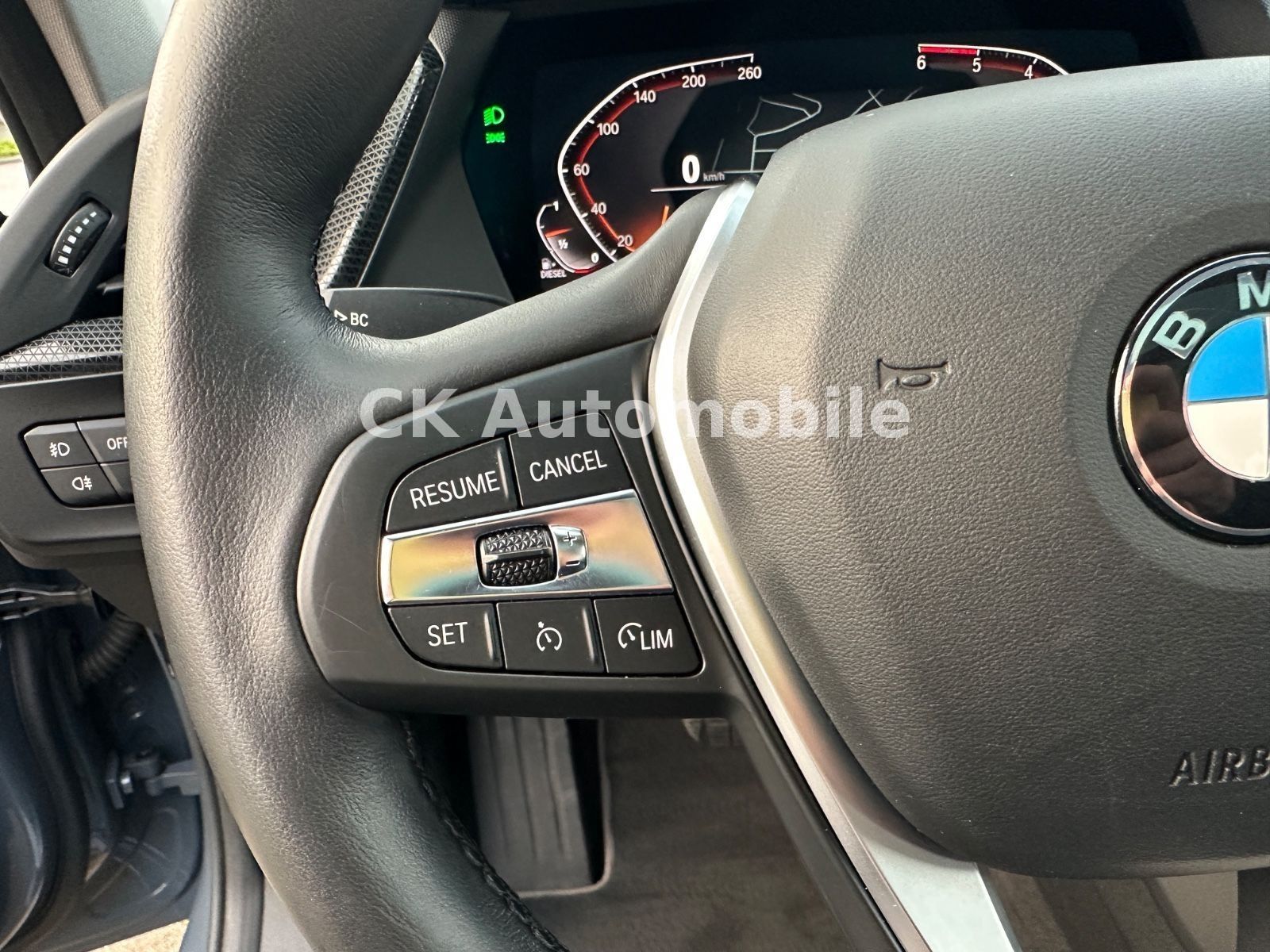 Fahrzeugabbildung BMW 118d Sport-Line/Shadow-Line/Navi/Pano/LED/PDC