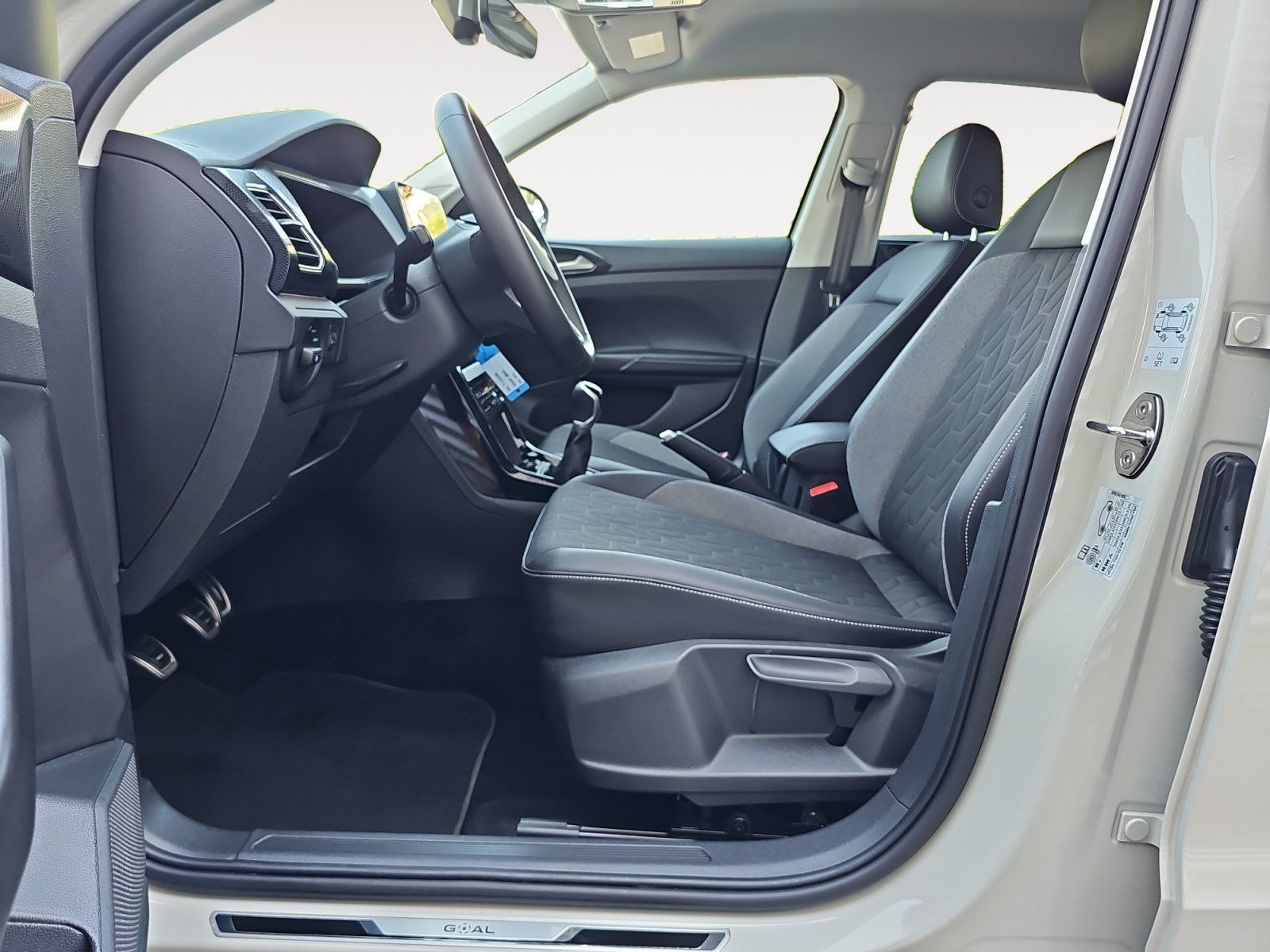 Volkswagen T-Cross - Bild 8