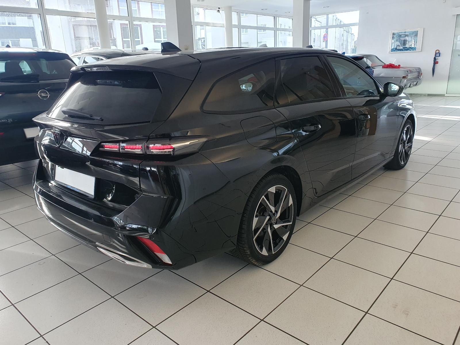 Peugeot 100 % FAMILIEN-KOMBI 2023. PERFEKT & GÜNSTIG.