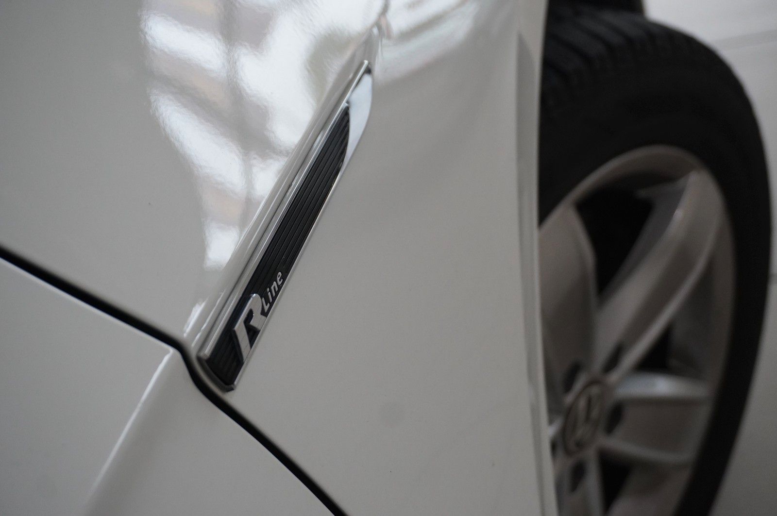 Fahrzeugabbildung Volkswagen Passat VARI. 2.0D R-LINE 4M NAVI/LED/KAMERA/AHK