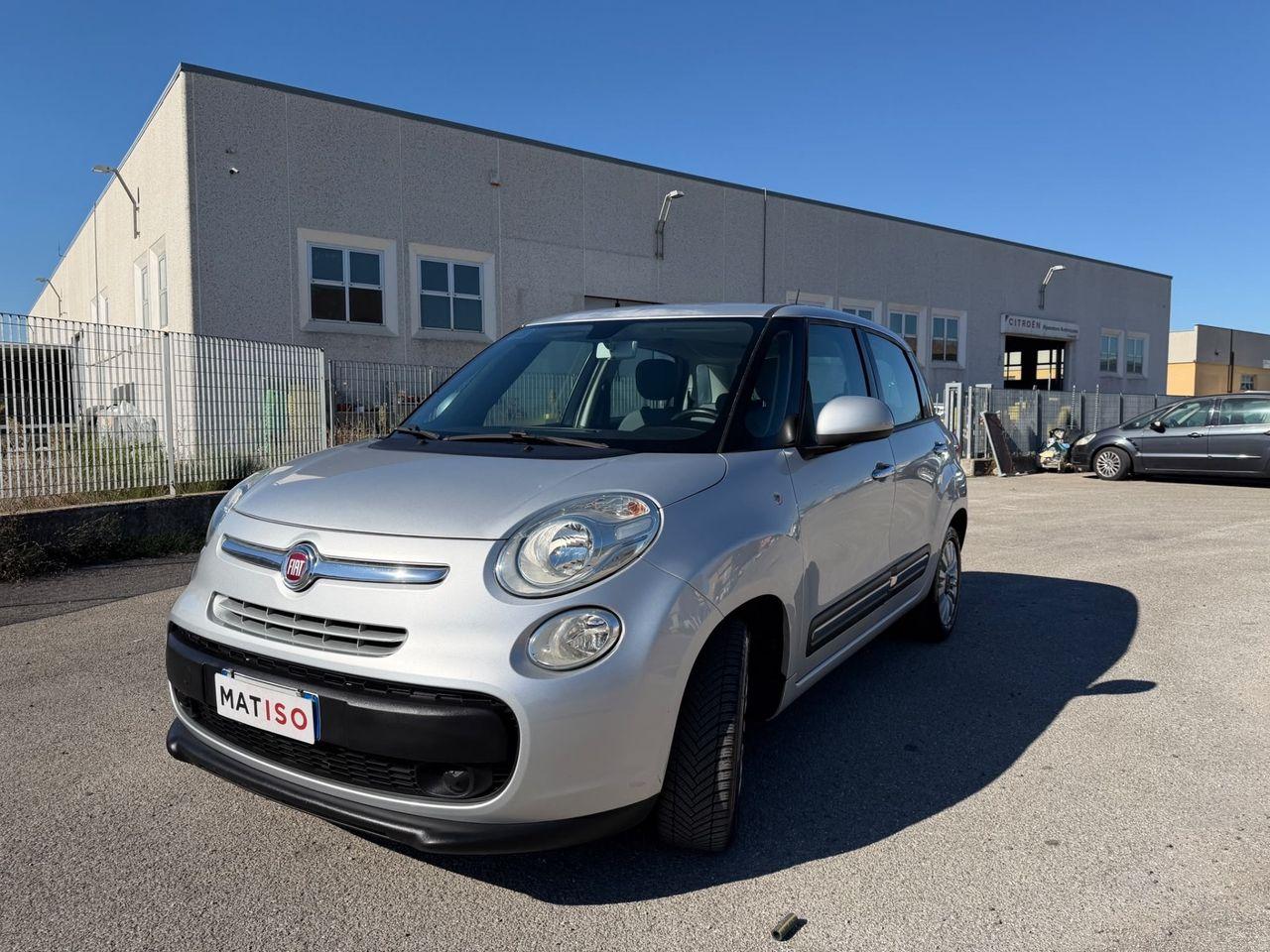 Fiat 500L 2014 — rear view