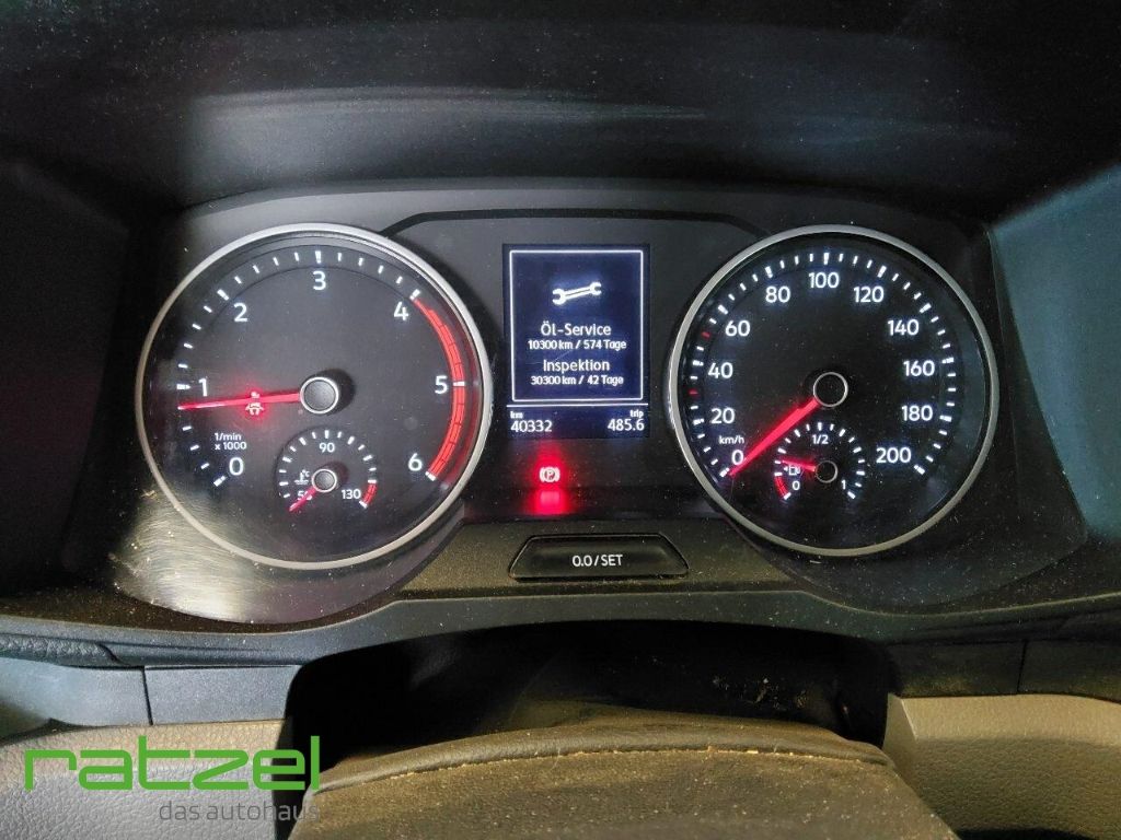 Fahrzeugabbildung Volkswagen Crafter DoKa MR 2.0 TDI SCR 4MOTION StandHZG AHK