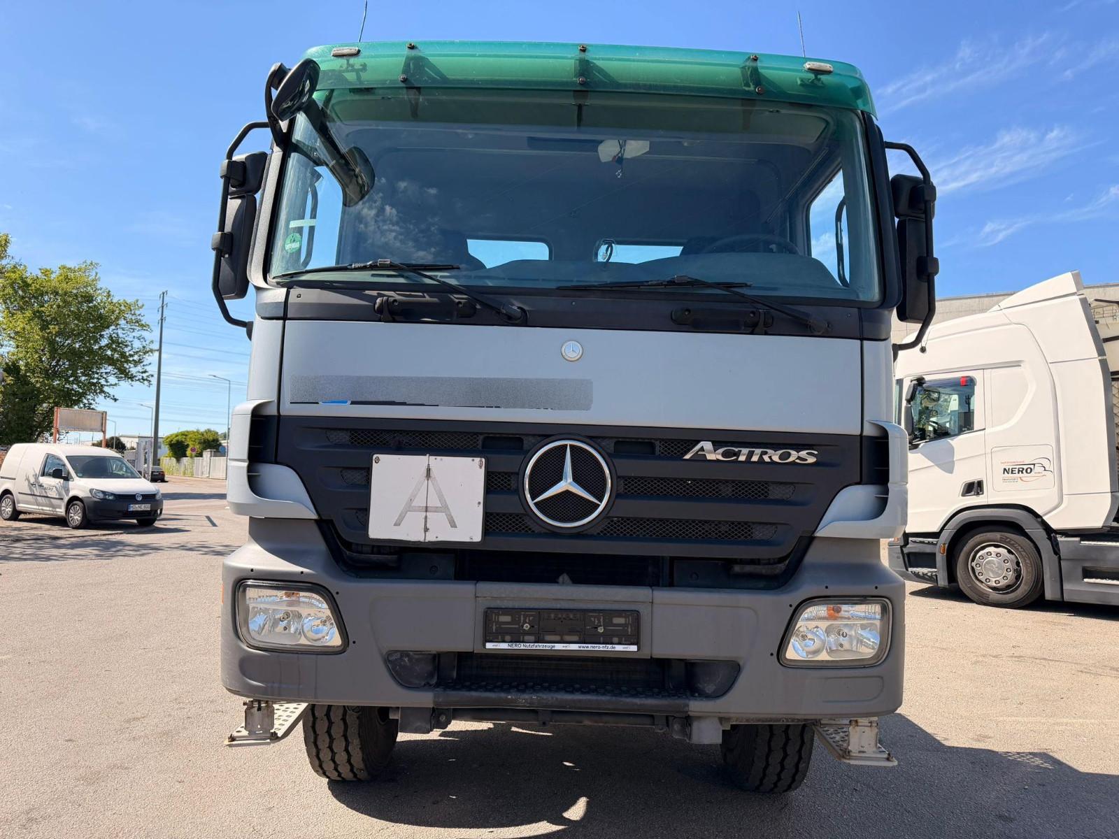 Mercedes-Benz 3346 6x6  FULL STEEL 3 Pedals