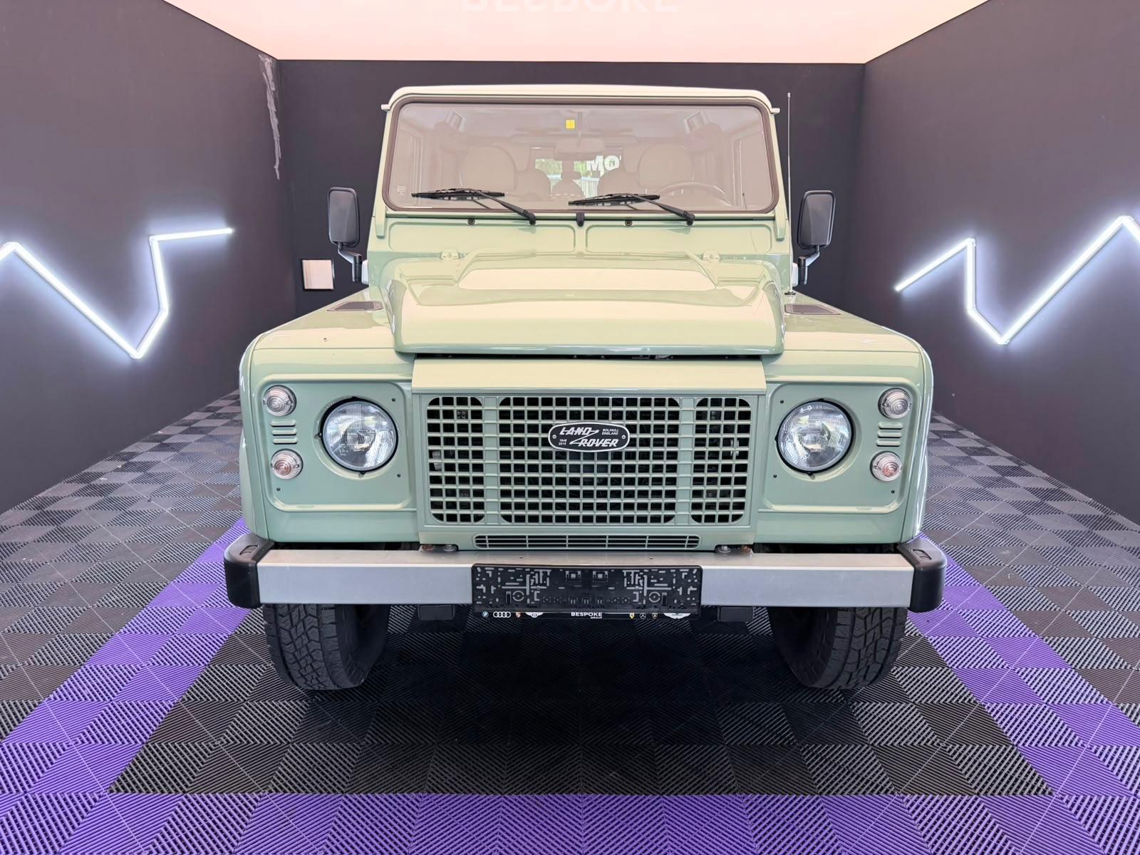 Land Rover Defender 90 Heritage Station Wagon