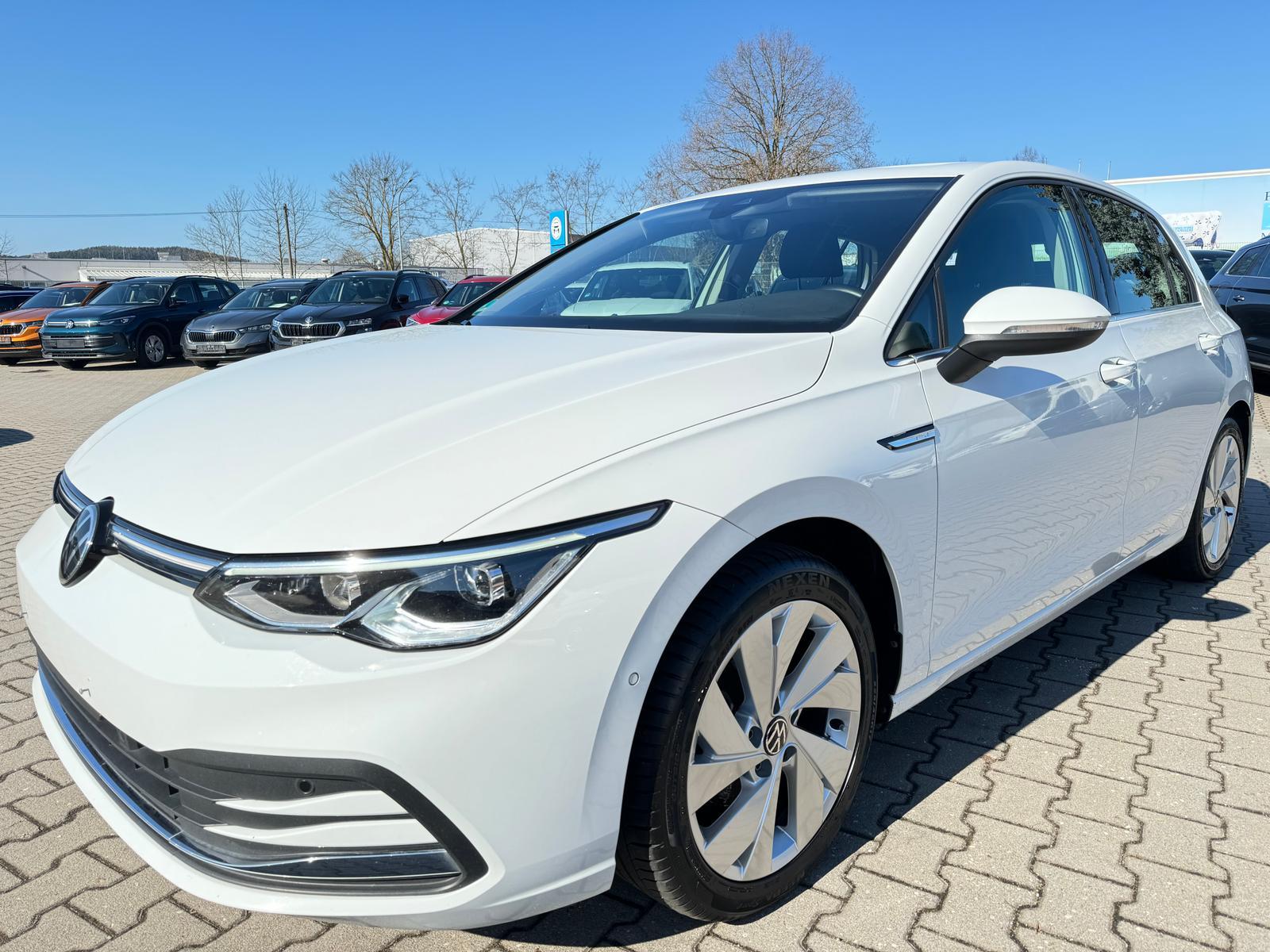 Volkswagen Golf Lim 2.0TDI Style DSG AHK ACC SHZ Alcantara