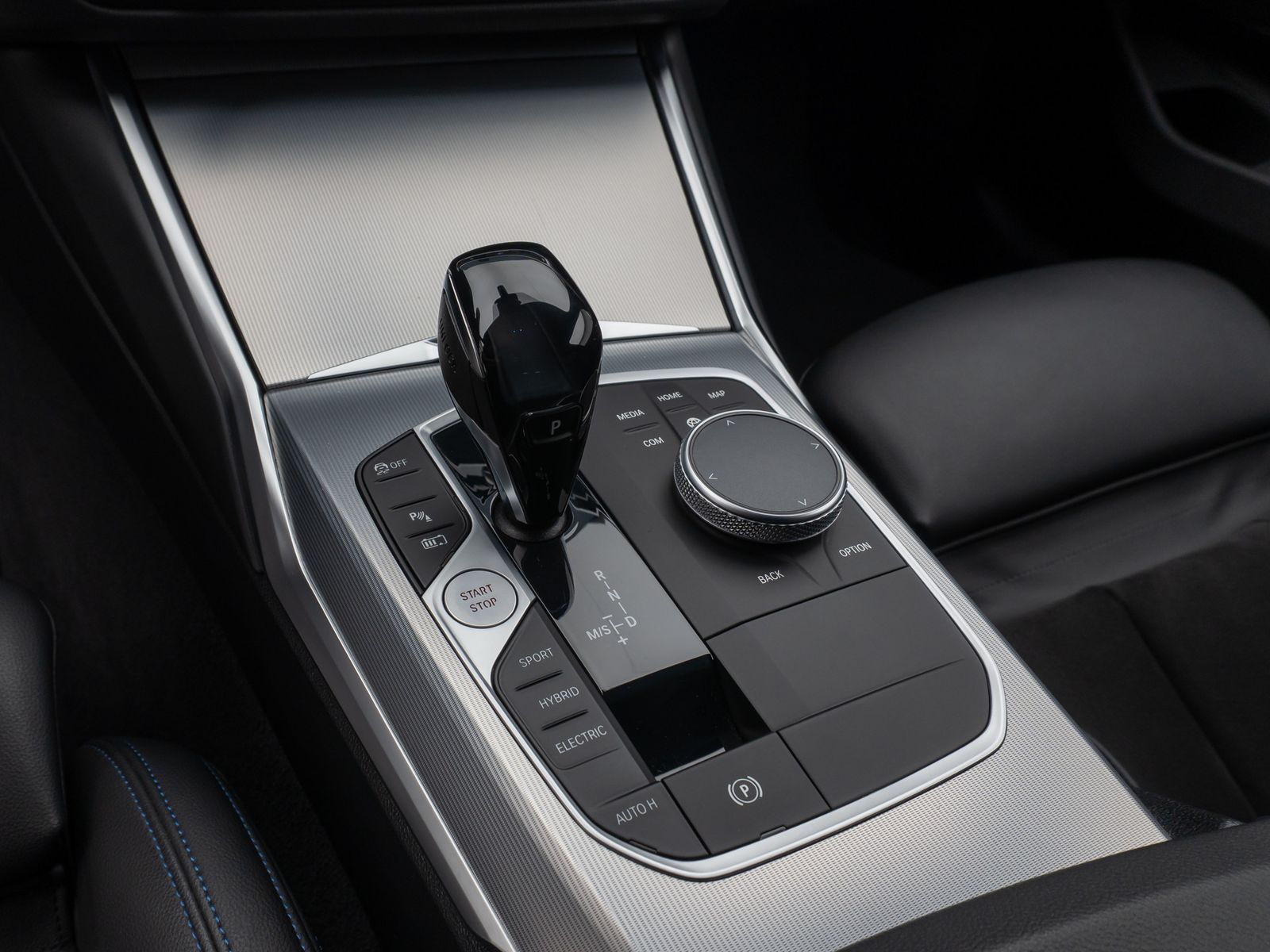 Fahrzeugabbildung BMW 330e M Sport Kamera Laser HUD DAB HiFi Komfort