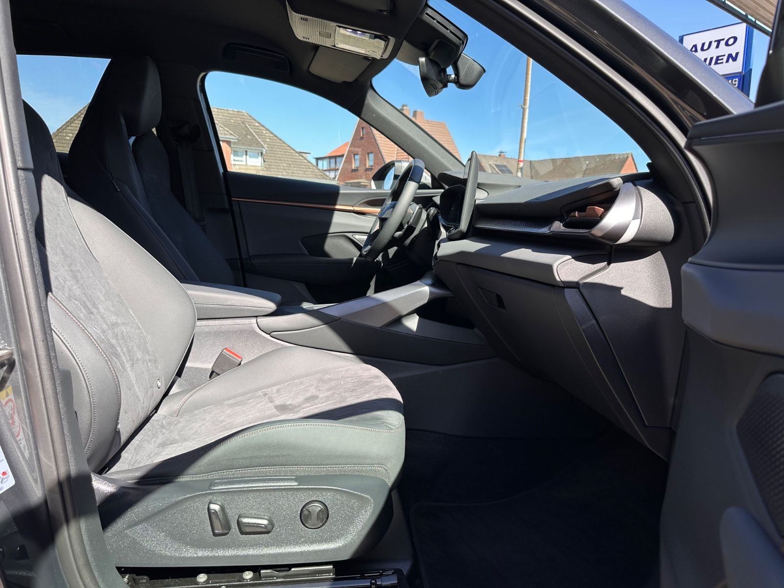 Fahrzeugabbildung CUPRA Terramar 1.5 eTSI DSG ACC/Navi/Sound/Memory/360°