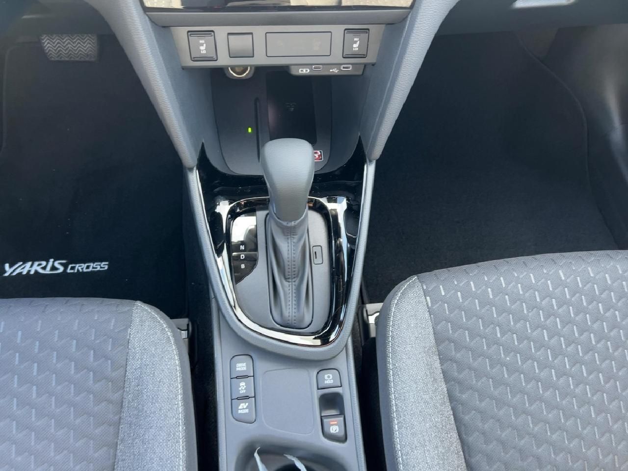 Fahrzeugabbildung Toyota Yaris Cross 1,5 Hybrid Teamplayer *Safety+Winter