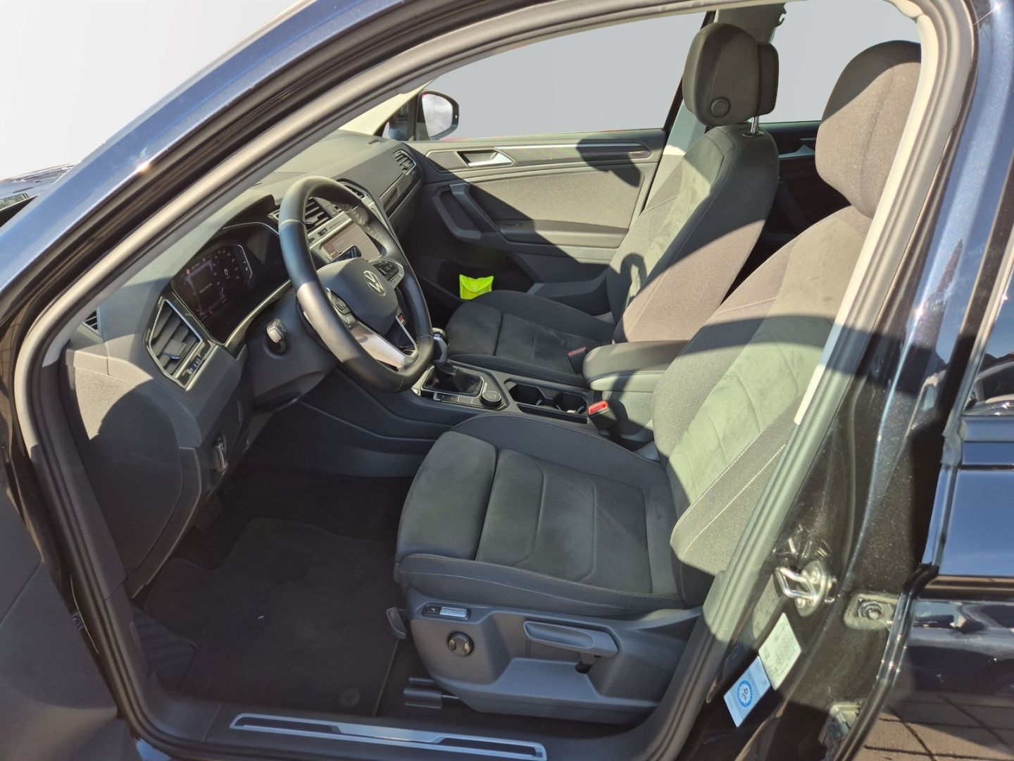 Volkswagen Tiguan Life 2.0 TDI DSG 4Motion AHK IQDrive Mass imagem 3