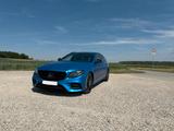Mercedes-Benz E 220d T AMG Line  - Mercedes-Benz E 220: Rot