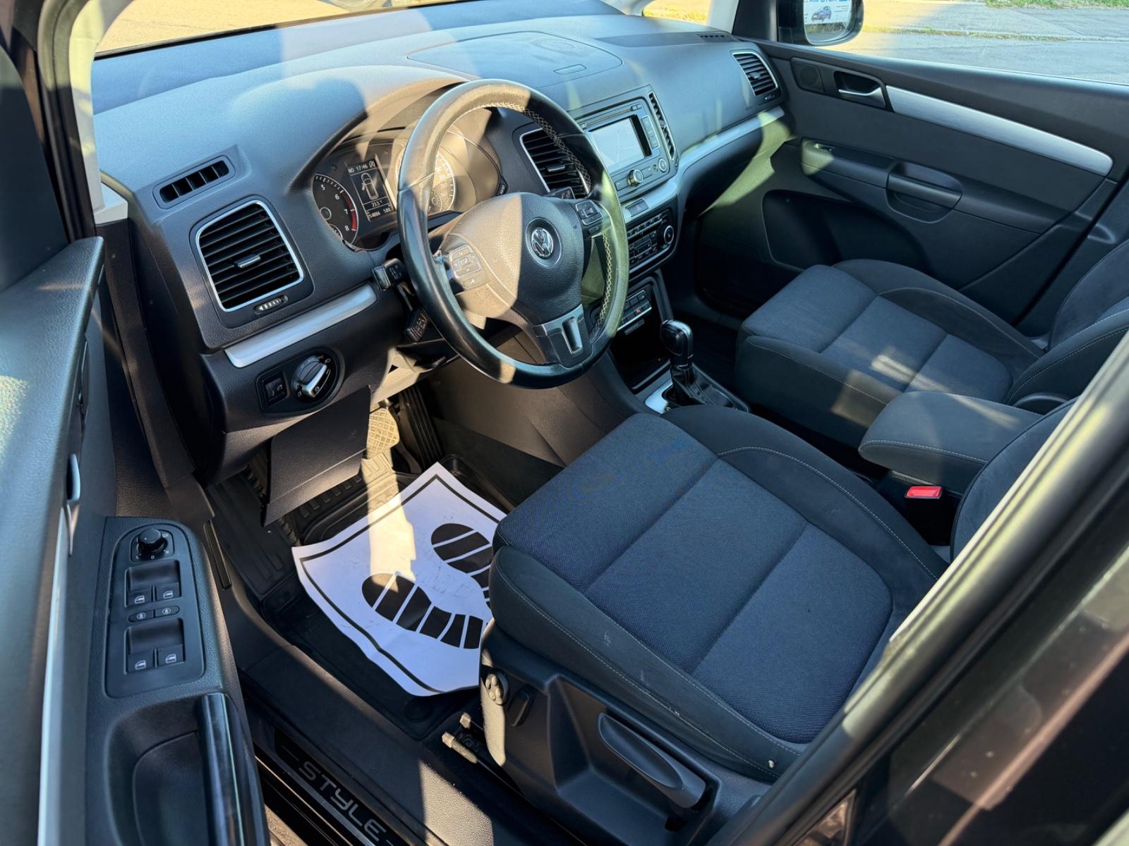 Volkswagen Sharan 2012 — photo 8