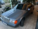 Mercedes-Benz CE 300 1.Hd, org 15700km  - blaue Mercedes-Benz CE-Klasse