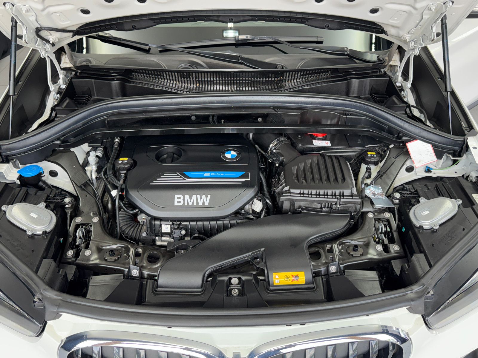 Fahrzeugabbildung BMW X1 xDrive 25e Advantage |AHK|PANO|AUTOMATIK|LED