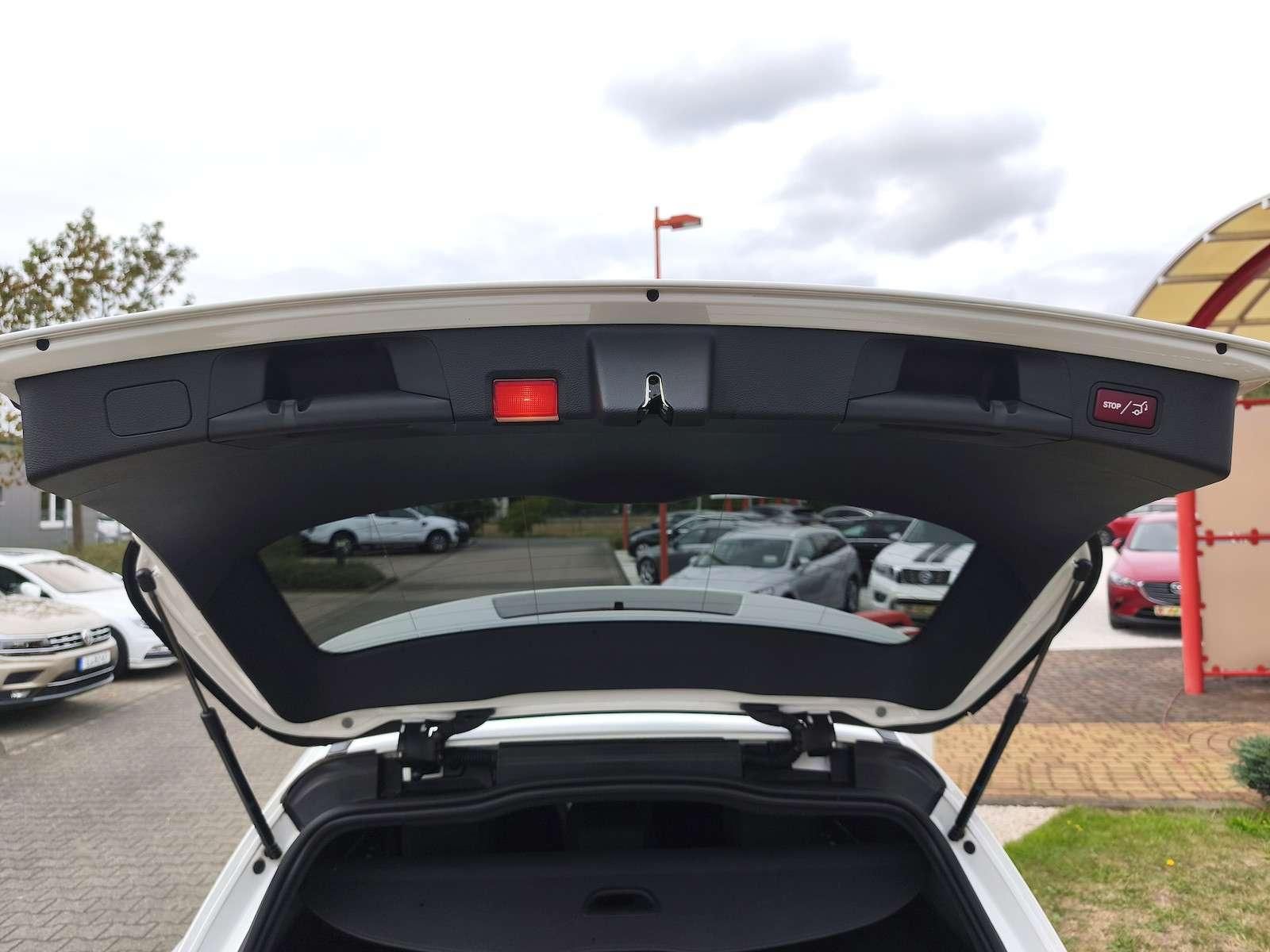 Fahrzeugabbildung Mercedes-Benz C300d T 4Matic Multibeam/Sound/Memory/StandHz