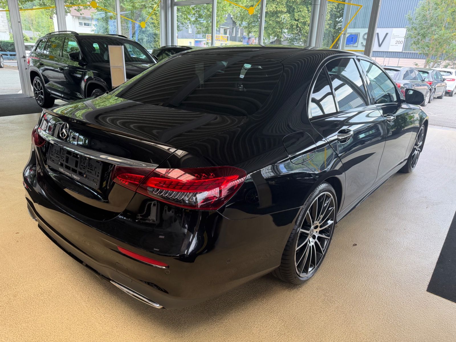 Fahrzeugabbildung Mercedes-Benz E 400 4Matic*AMG-Line*Burmester