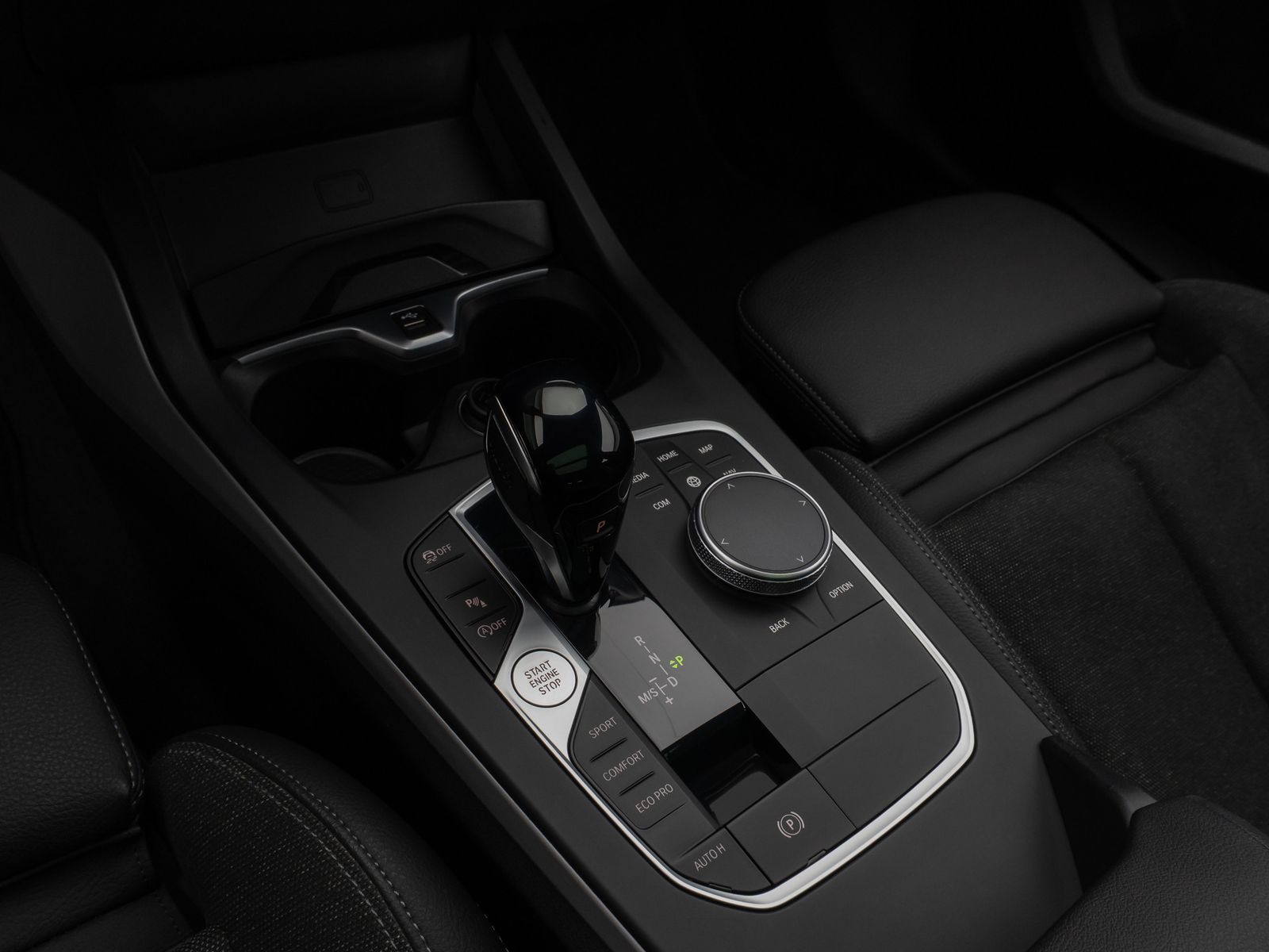 Fahrzeugabbildung BMW 118i Panorama Kamera Lenkrhzg DAB Komfort Sport