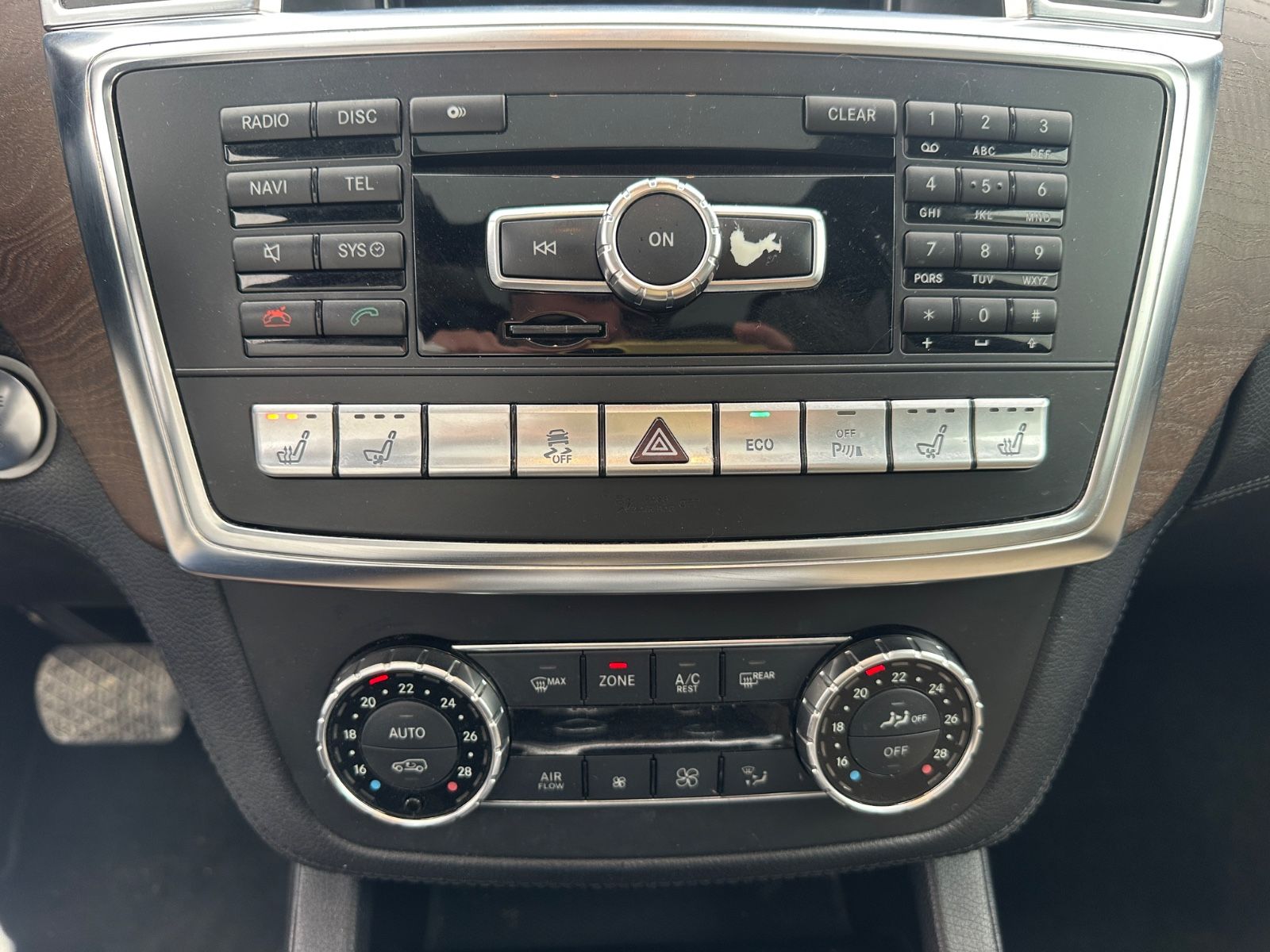 Fahrzeugabbildung Mercedes-Benz GL 500 4Matic AMG/7 Sitze/Navi/ILS/Pano/Kam/AHK