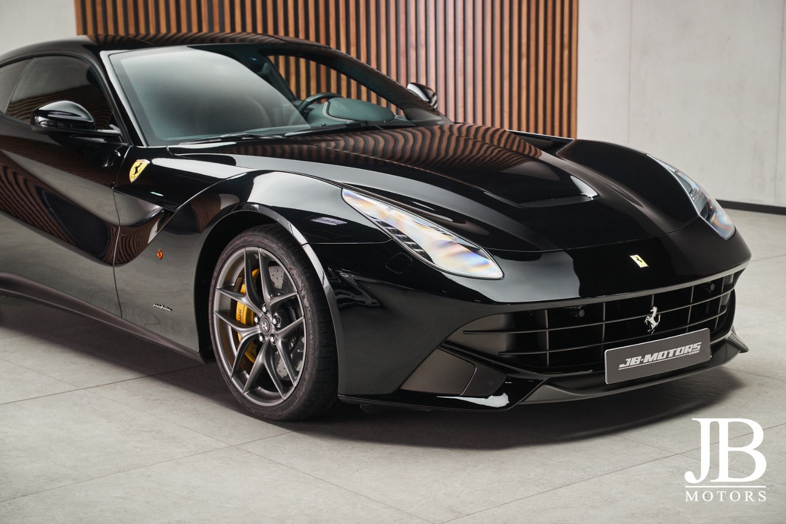 Fahrzeugabbildung Ferrari F12 Carbon Lift LED JBL Kamera Electric Seats