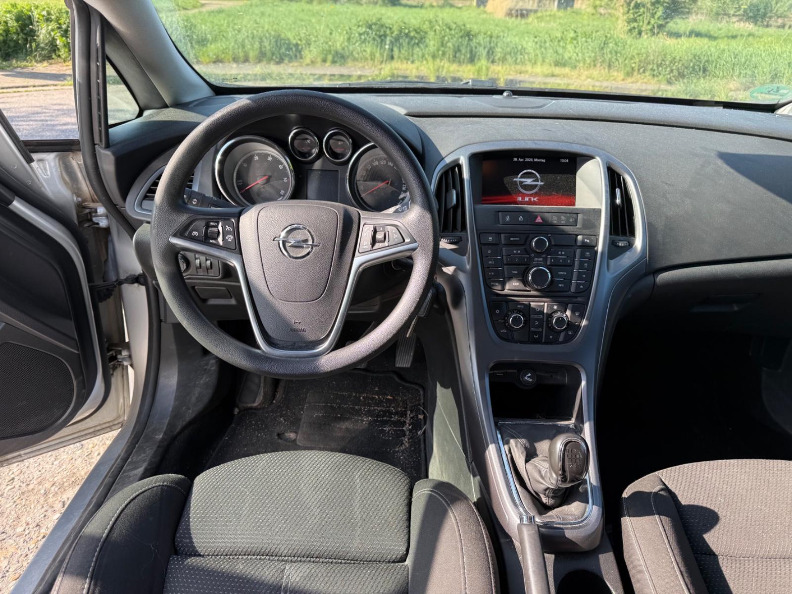 Opel Astra 2015 — photo 12