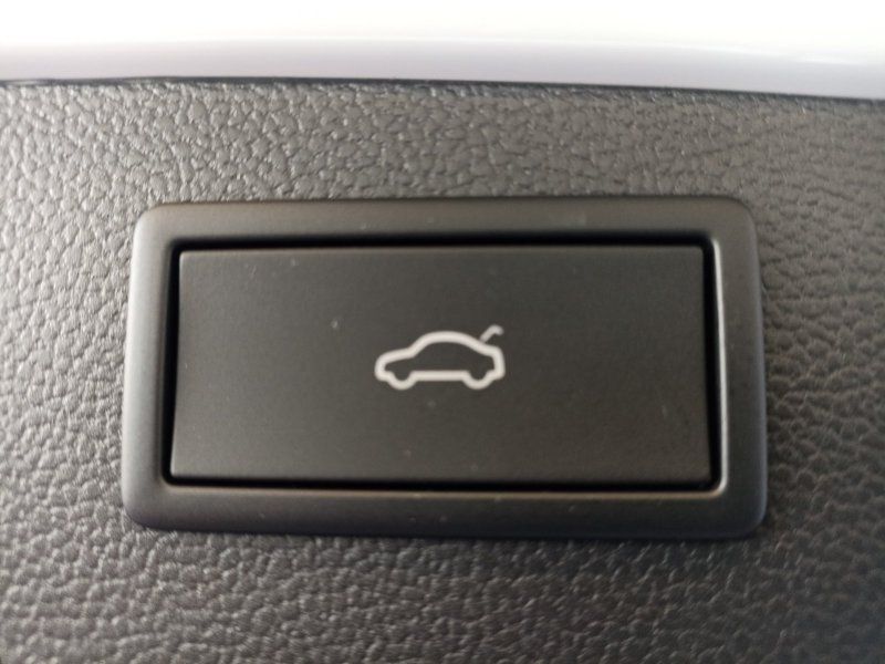 Fahrzeugabbildung SKODA Superb Combi 1.5 TSI mHEV Selection DSG  ASSISTE