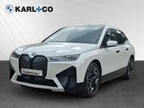 BMW iX xDrive 50 Soft Close Pano AHK H&K ACC HUD LED - mit Elektro-Antrieb: Weiß, Geländewagen