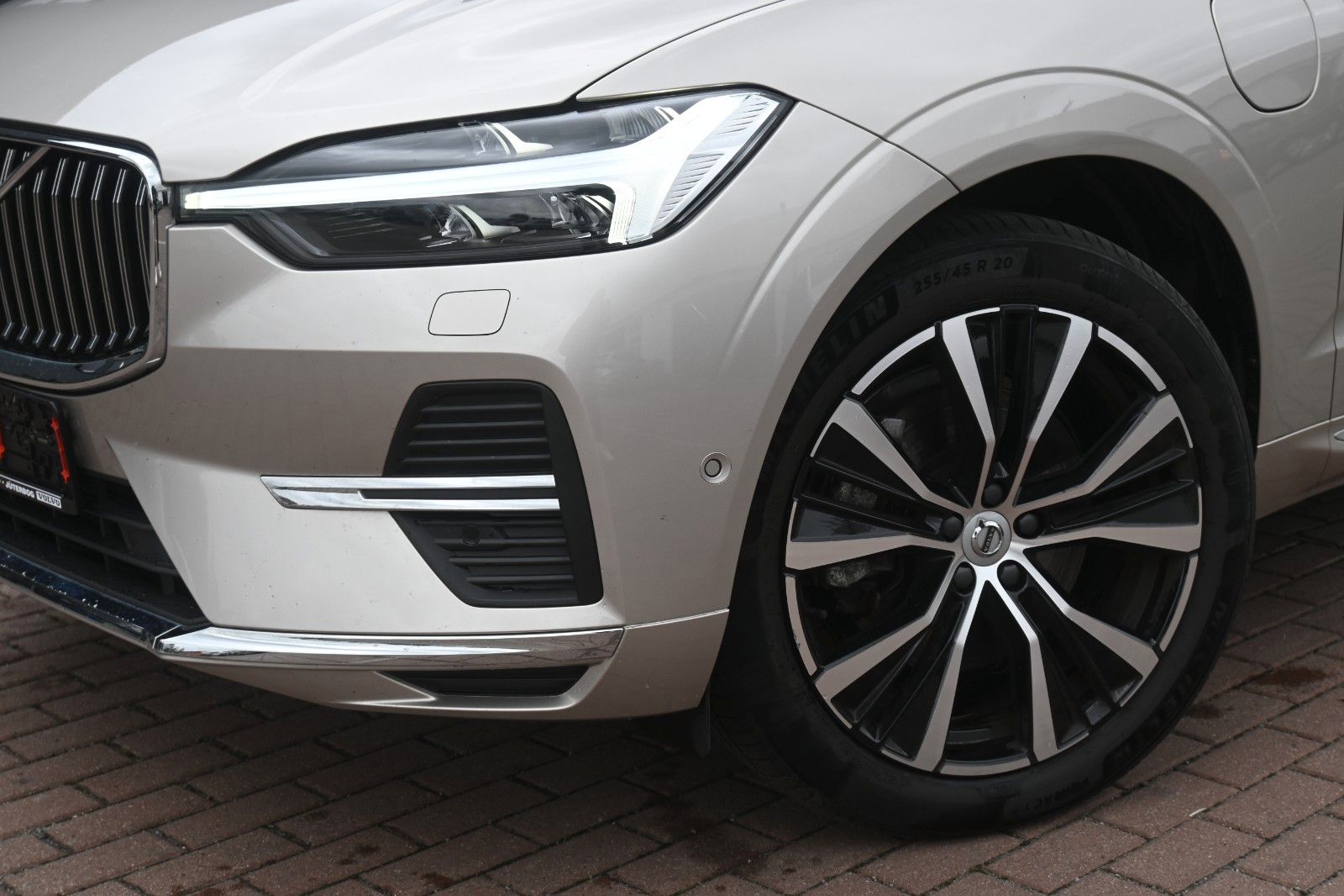 Fahrzeugabbildung Volvo XC60 T8 Ultimate Bright RC Plug-In B&W*LUFT*360°