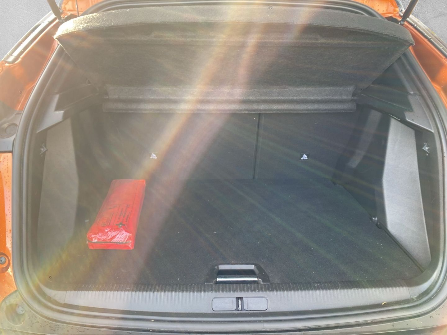 Fahrzeugabbildung Peugeot 2008 e- GT Elektromotor 136 *Rückfahrkamera*Sitz