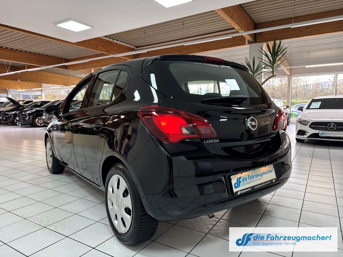 Fahrzeugabbildung Opel Corsa E Edition Navi Apple CarPlay Android Auto