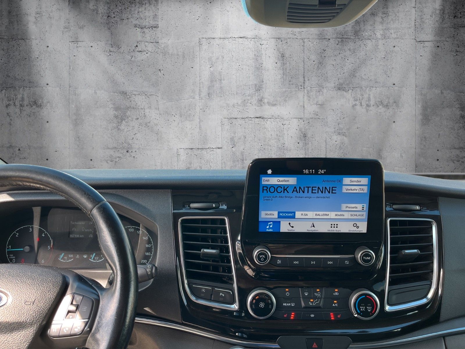 Fahrzeugabbildung Ford Titanium 320L2