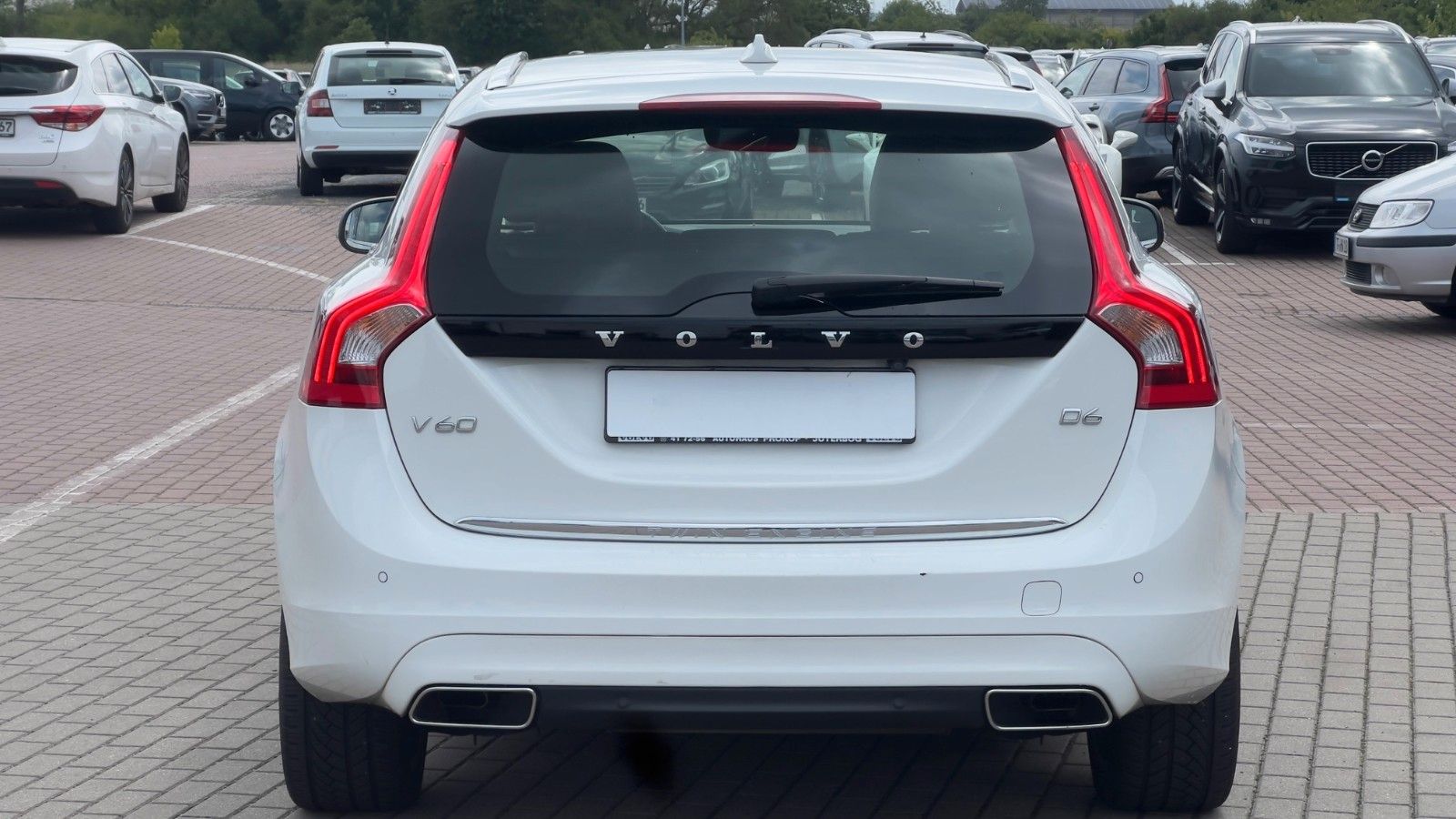 Fahrzeugabbildung Volvo V60 Kombi Summum AWD*Mietkauf*GSD*TEMP*RFK*