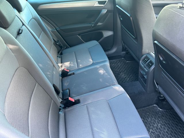 Fahrzeugabbildung Volkswagen Golf Sportsvan Diesel Automatik+AHK+Navi+BT+SHZ+