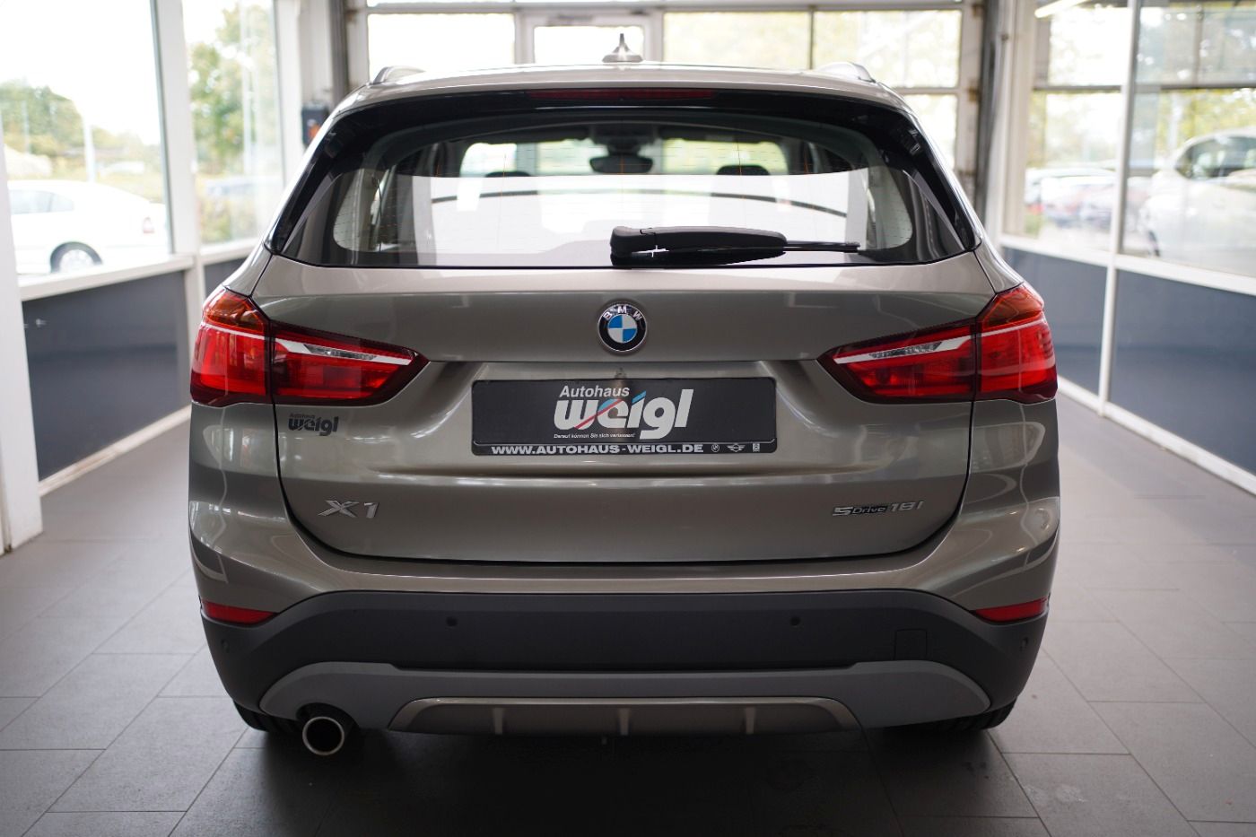 Fahrzeugabbildung BMW X1 18i Sport Line +AHK+Sportsitze+Parkassistent+