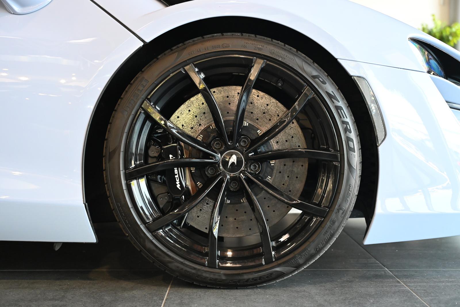 McLaren Artura MSO Ceramic Grey/Tech Lux/Technology Pack