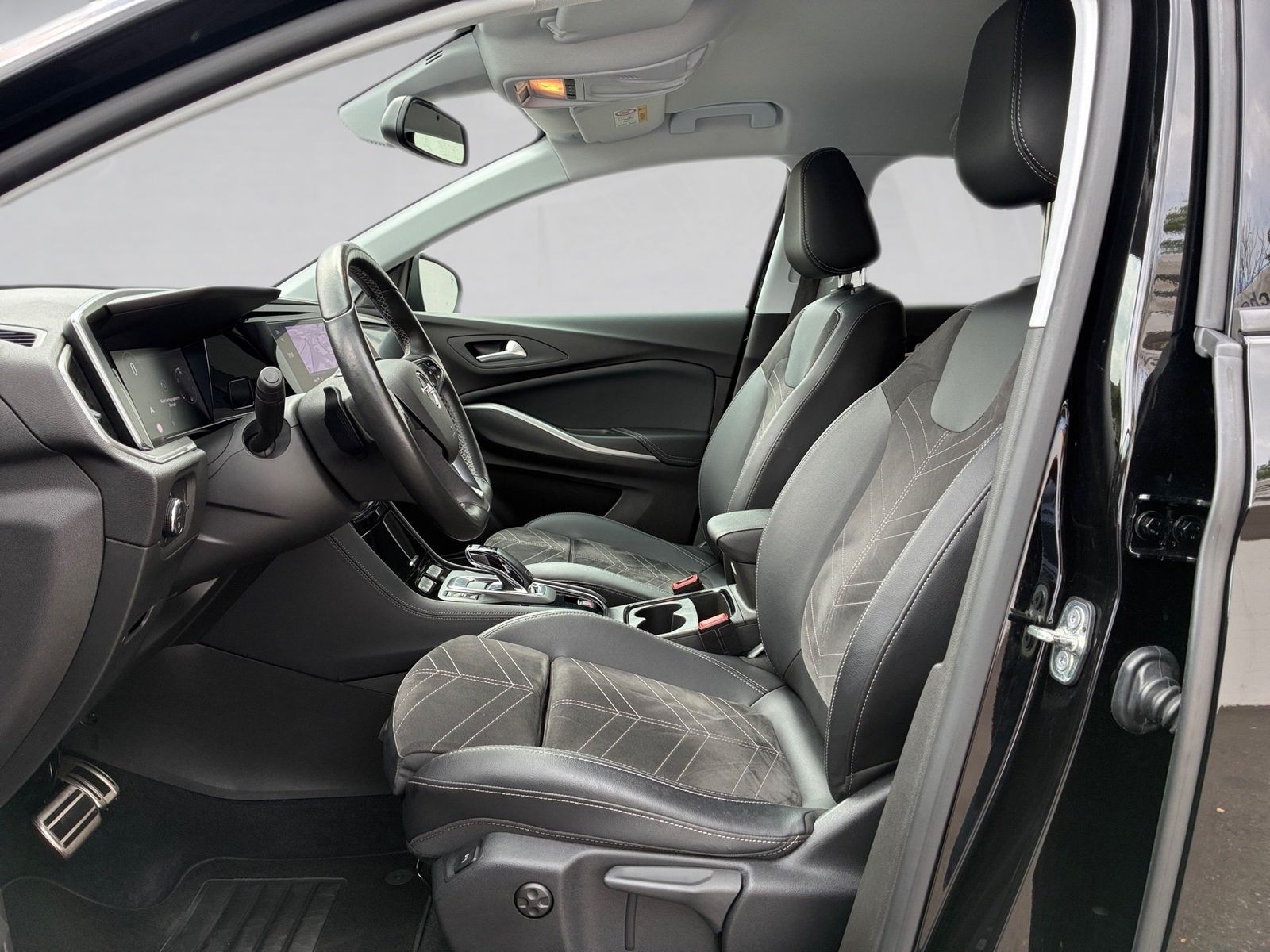 Fahrzeugabbildung Opel Grandland 1.2 Turbo Elegance 360,KlimaA,LED,Navi