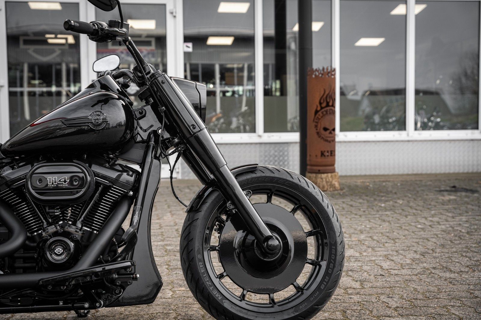 Fahrzeugabbildung Harley-Davidson ALL DARK FAT BOY FLFBS 114 ci - JEKILL&HYDE