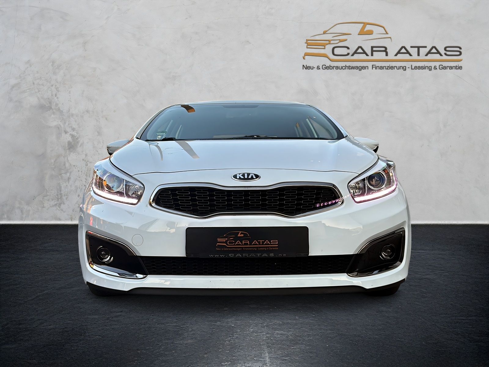 Fahrzeugabbildung Kia cee´d NAVI SITZHEIZ 2 x KLIMAAUT .TEMP. RF KAM