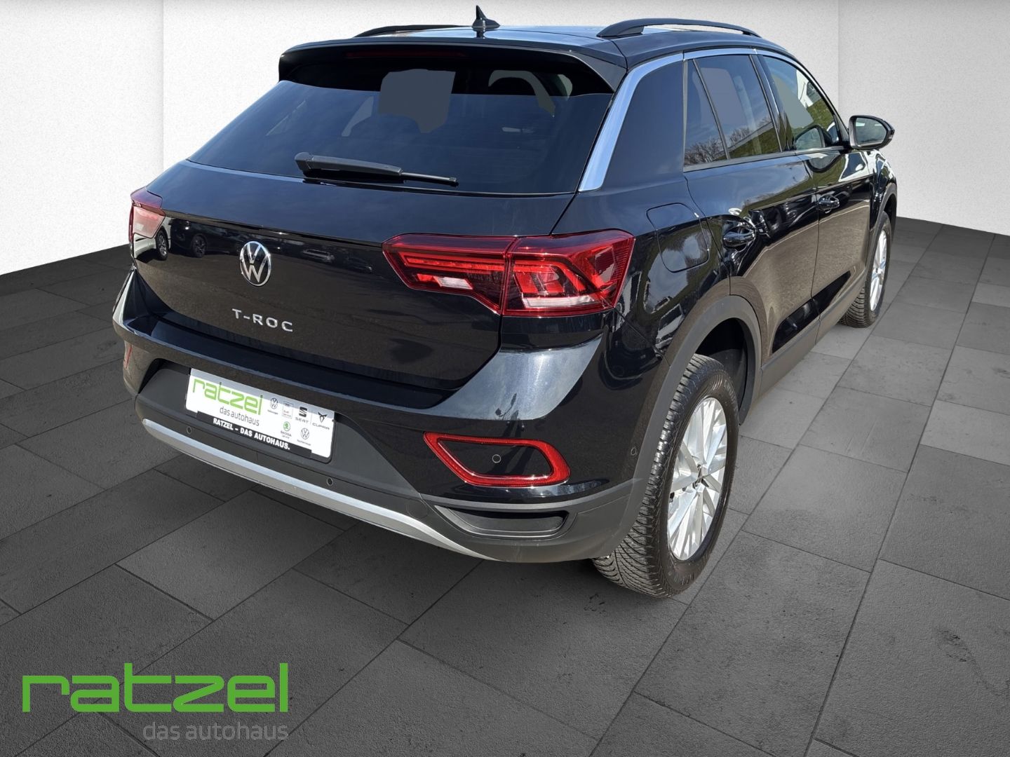 Fahrzeugabbildung Volkswagen T-Roc 1.5 TSI Life Digitales Cockpit LED DAB SHZ
