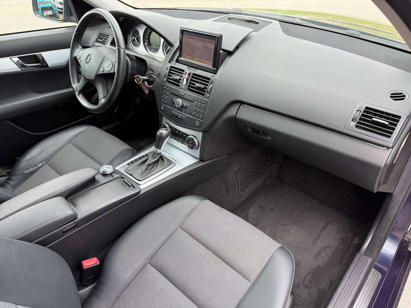 Mercedes-Benz C230 2008 — photo 18