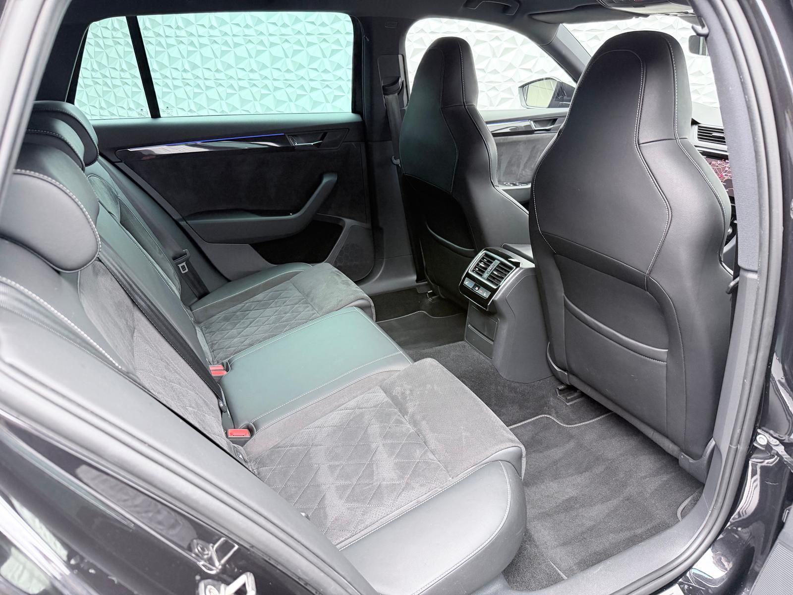 Fahrzeugabbildung SKODA SPORTLINE 2.0 TDI/VIRTUAL/R-CAM/LED/ACC/DCC/DAB+