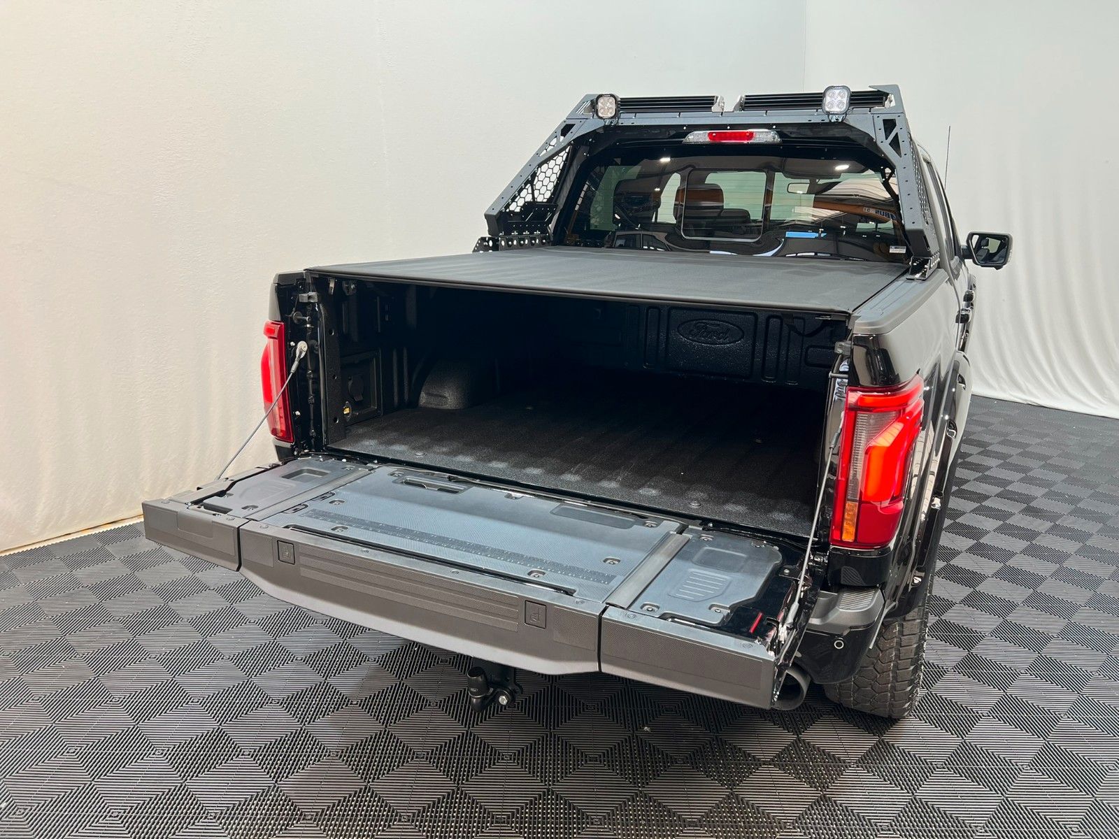 Fahrzeugabbildung Ford F-150 Lariat 5.0L V8  5,5"  MY25 * RTR UMBAU*