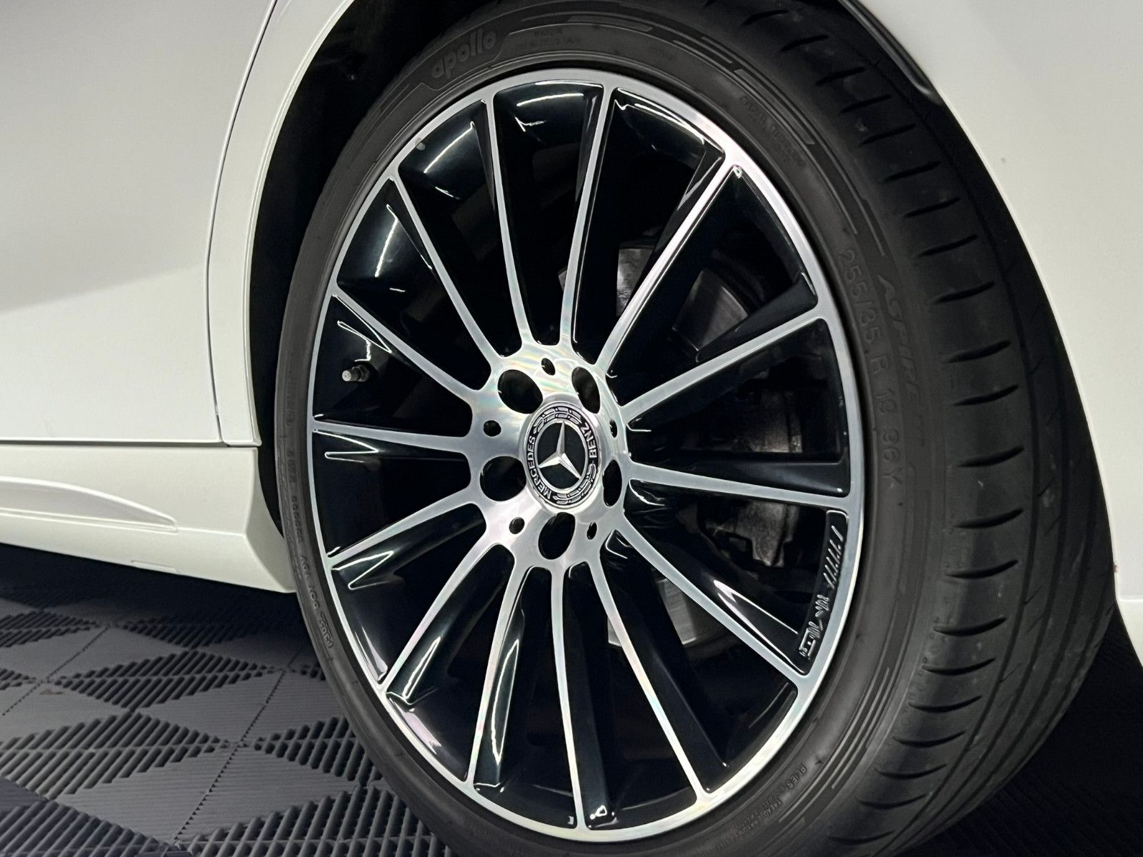 Fahrzeugabbildung Mercedes-Benz C 300 Lim. AMG-LINE/360*/BURMESTER/WIDESCREEN