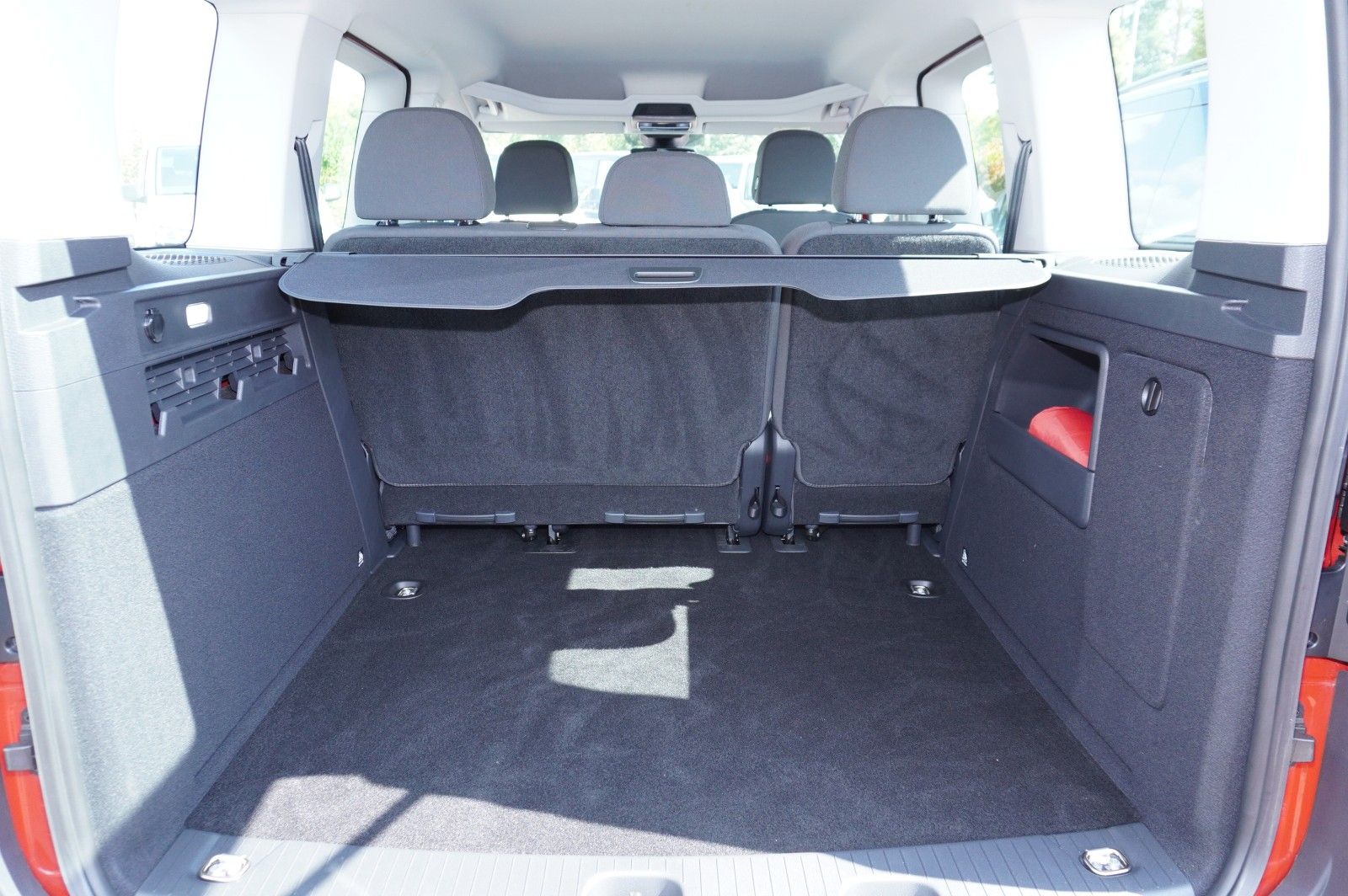Fahrzeugabbildung Volkswagen Caddy 1,5 TSI Klima ACC Navi Sitzheizung uvm.