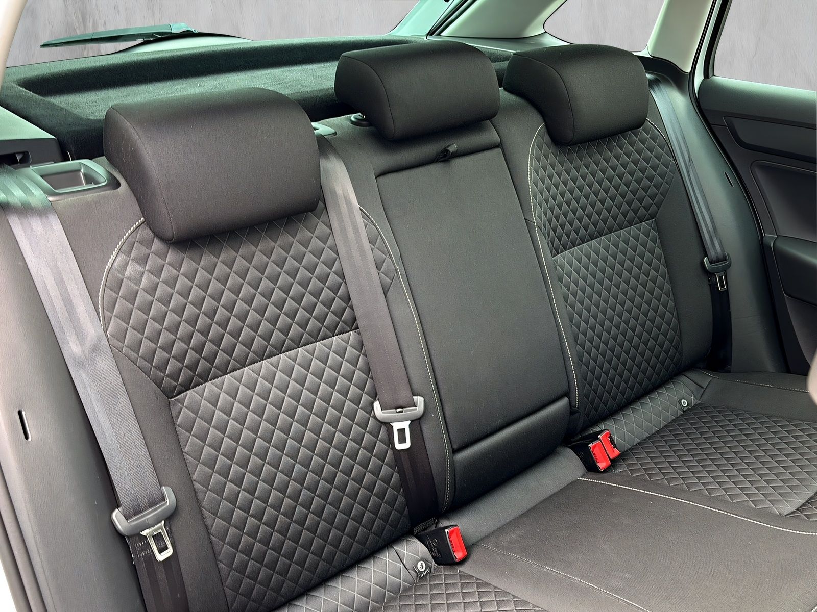 Fahrzeugabbildung SKODA Rapid 1.2i Edition NAVI PANORAMA XENON DAB PDC