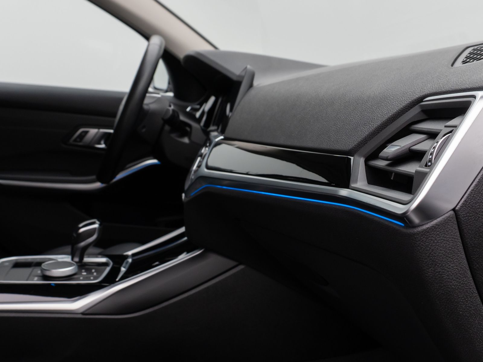 Fahrzeugabbildung BMW 330e xD Sport Line Kamera DAB Stop&Go Alarm LED