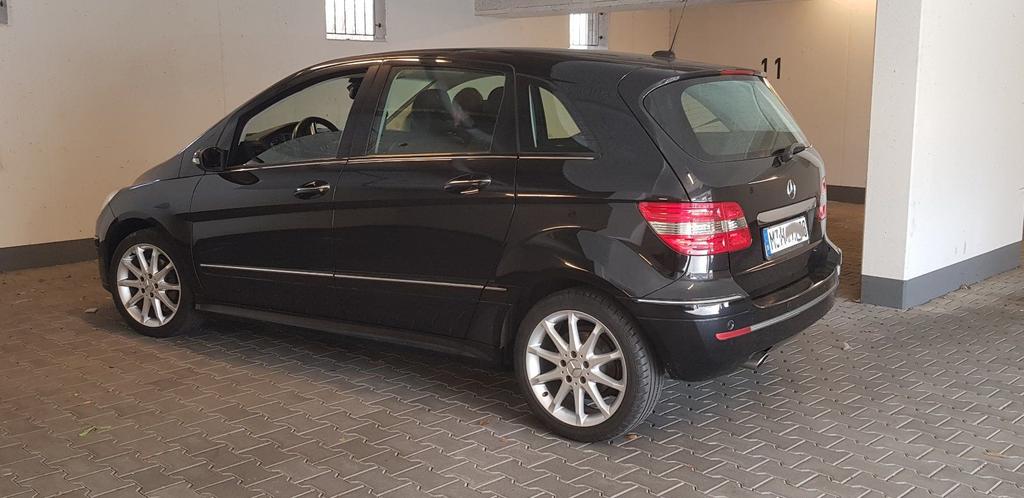 Mercedes-Benz B 200