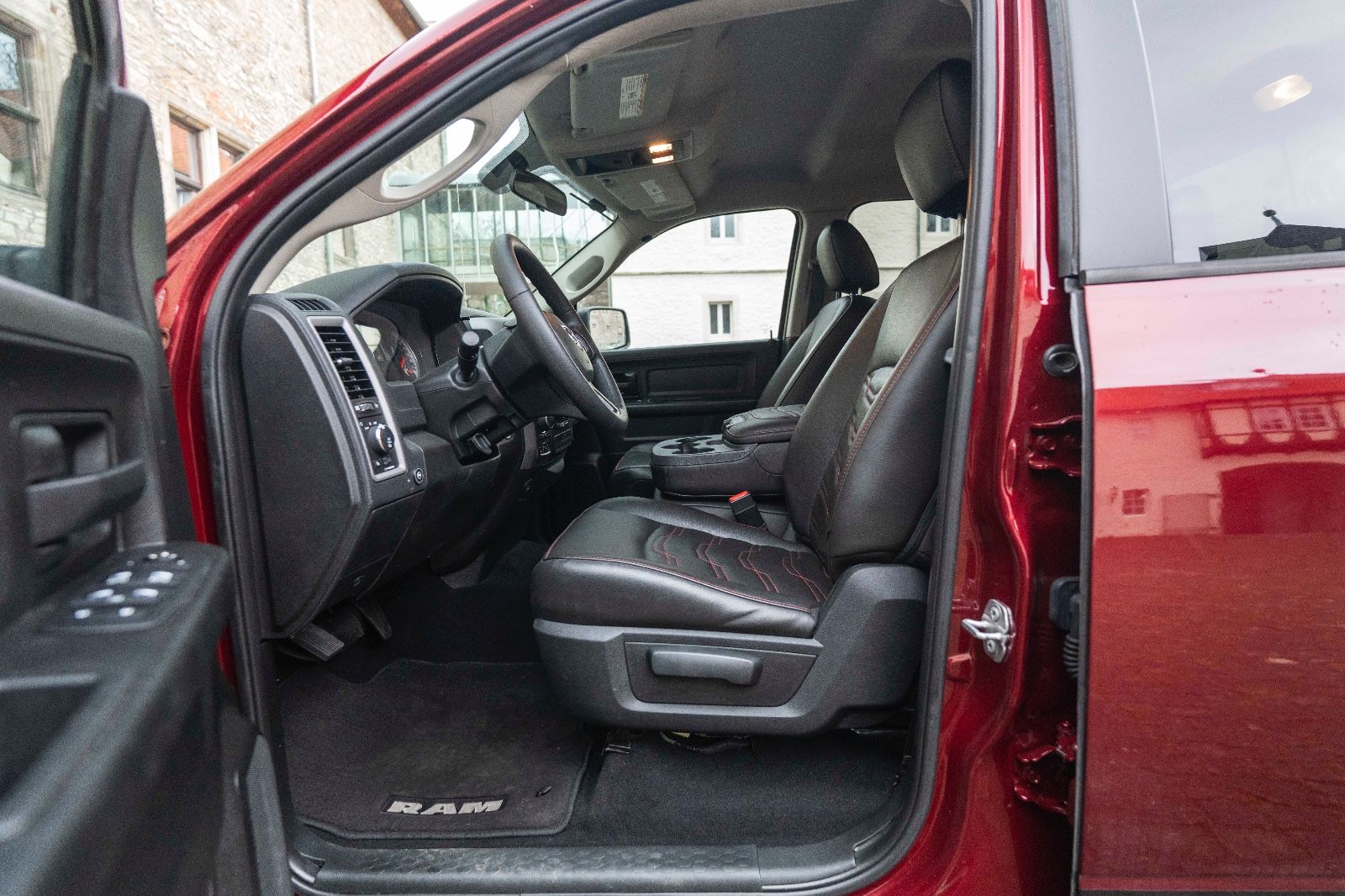 Fahrzeugabbildung Dodge RAM Classic Express 3,6L LPG AHK KAM BTH LEDER