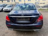 Mercedes-Benz E 200 d Autom. - blaue Mercedes-Benz E 200