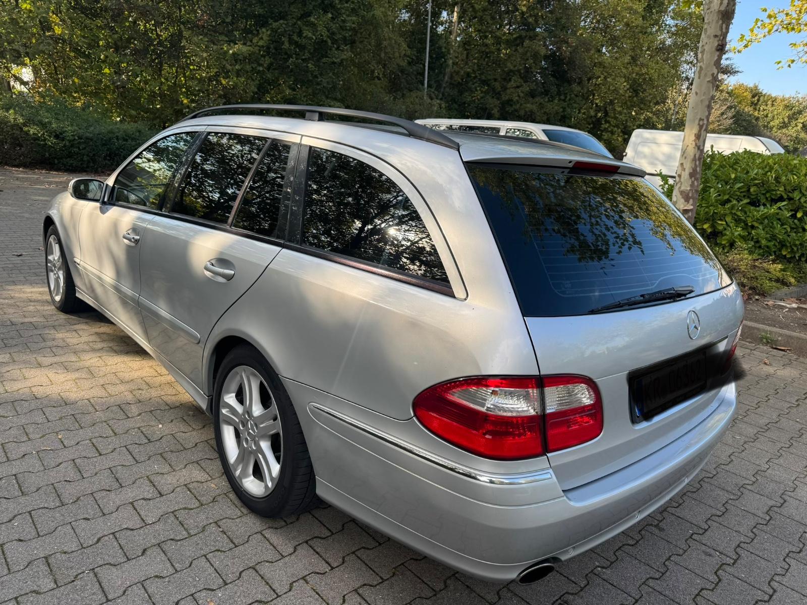 Mercedes-Benz E200 2005 — photo 16